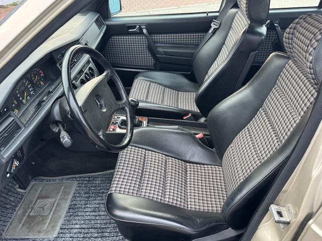 Mercedes 190 2.3 16V. "PERFETTA"