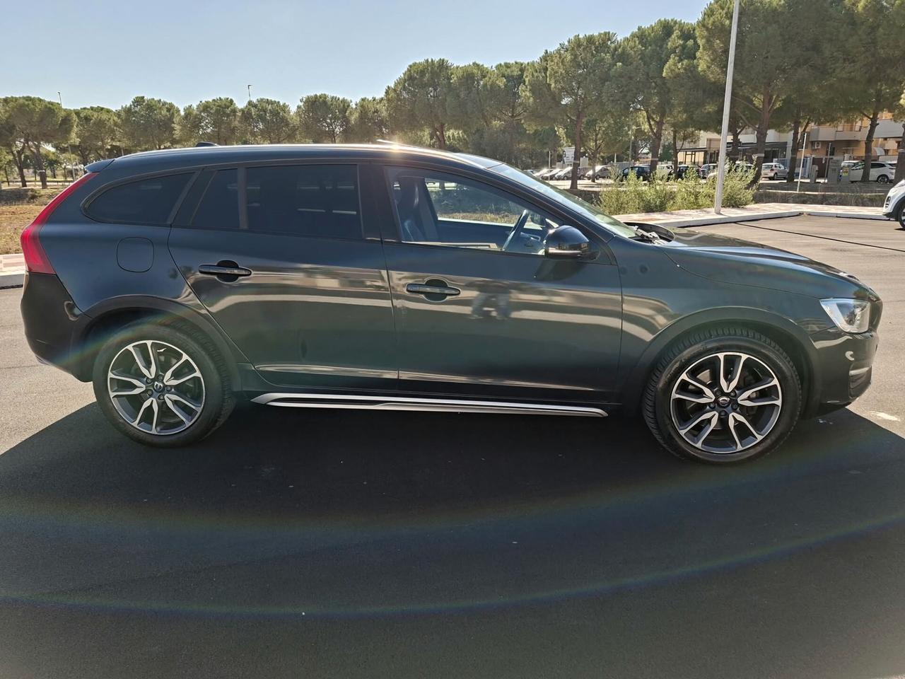Volvo V60 Cross Country D4 AWD Geartronic Summum