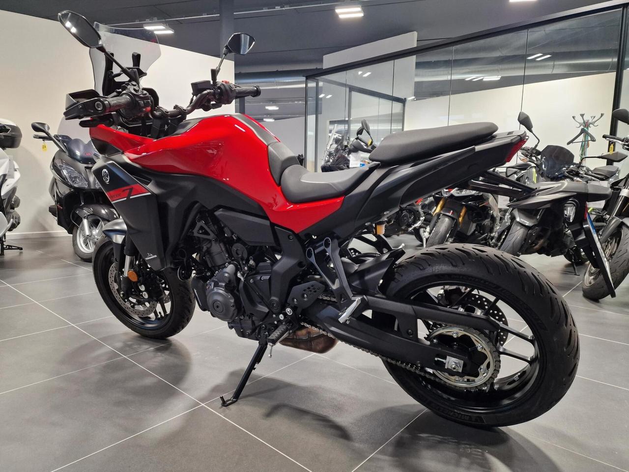 Yamaha Tracer 7 Base ROSSA 2025