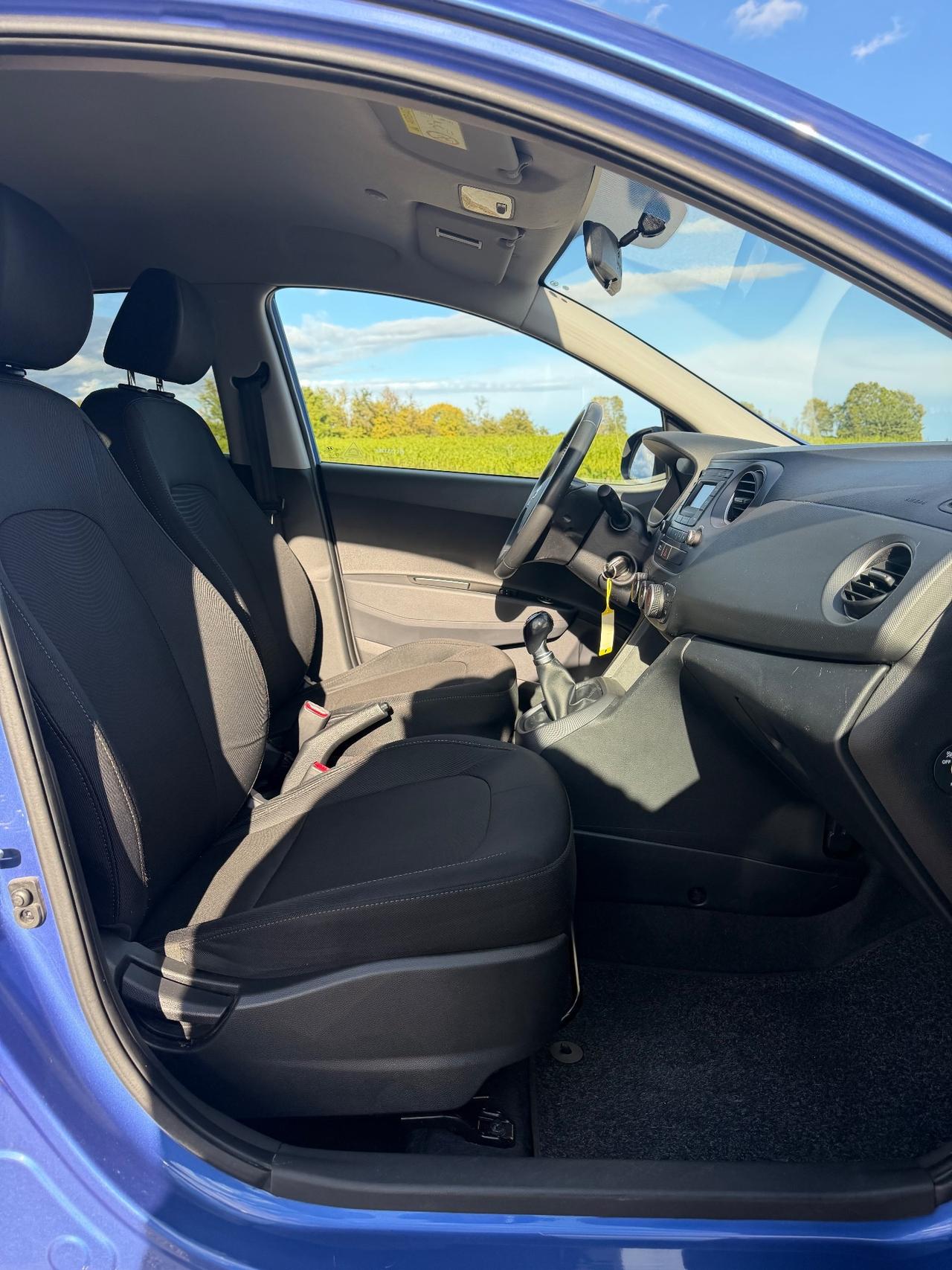 Hyundai i10 .