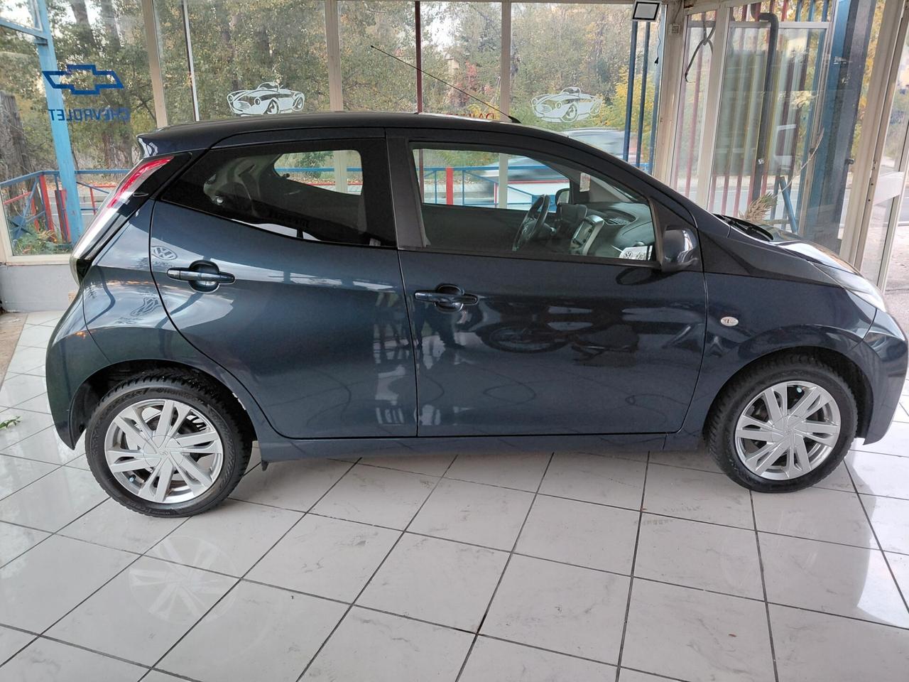 Toyota Aygo 1.0 VVT-i 69 CV 5 porte x-clusiv