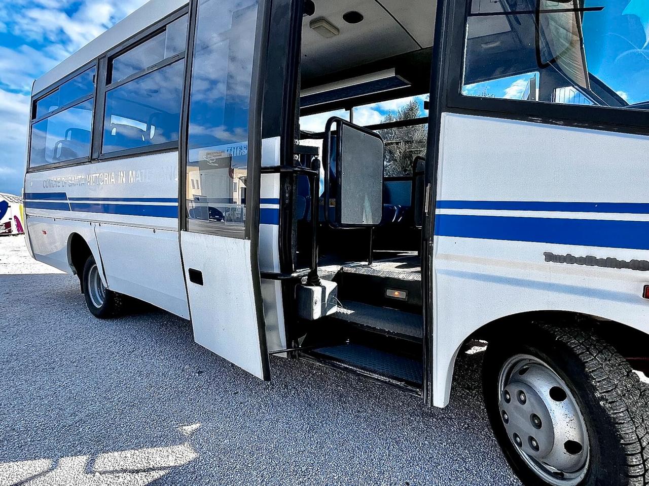 AUTOBUS IVECO DAILY 49E12 UNICO PROPRIETARIO 24 POSTI