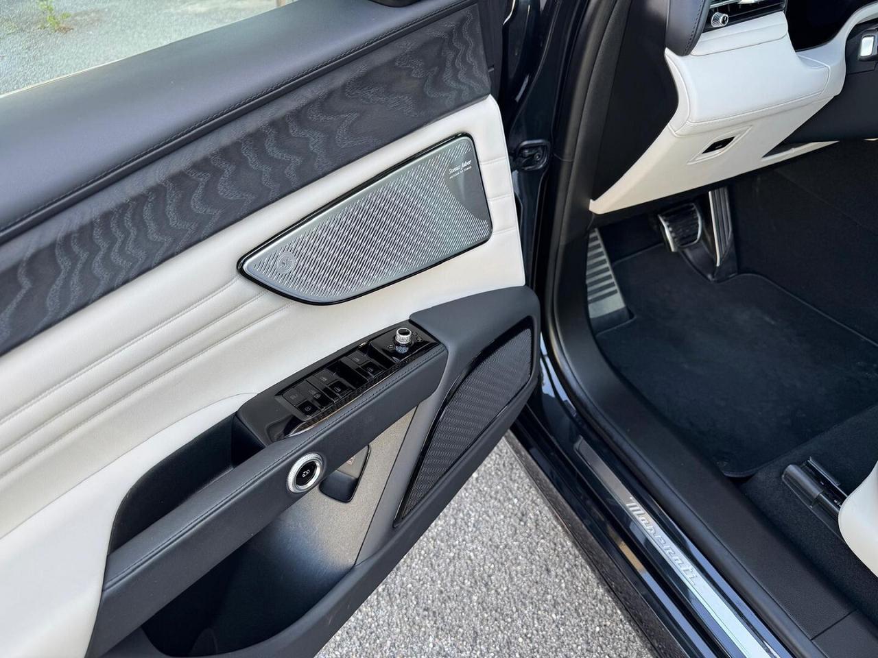 MASERATI GRECALE MODENA 330CV