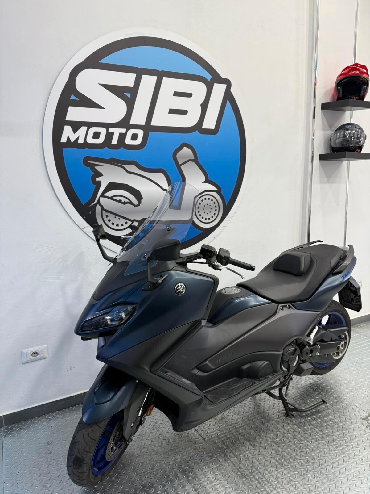 YAMAHA T-MAX 560