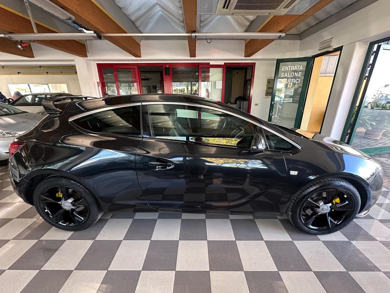 Opel Astra GTC 1.6 Turbo 180CV 3 porte Cosmo S