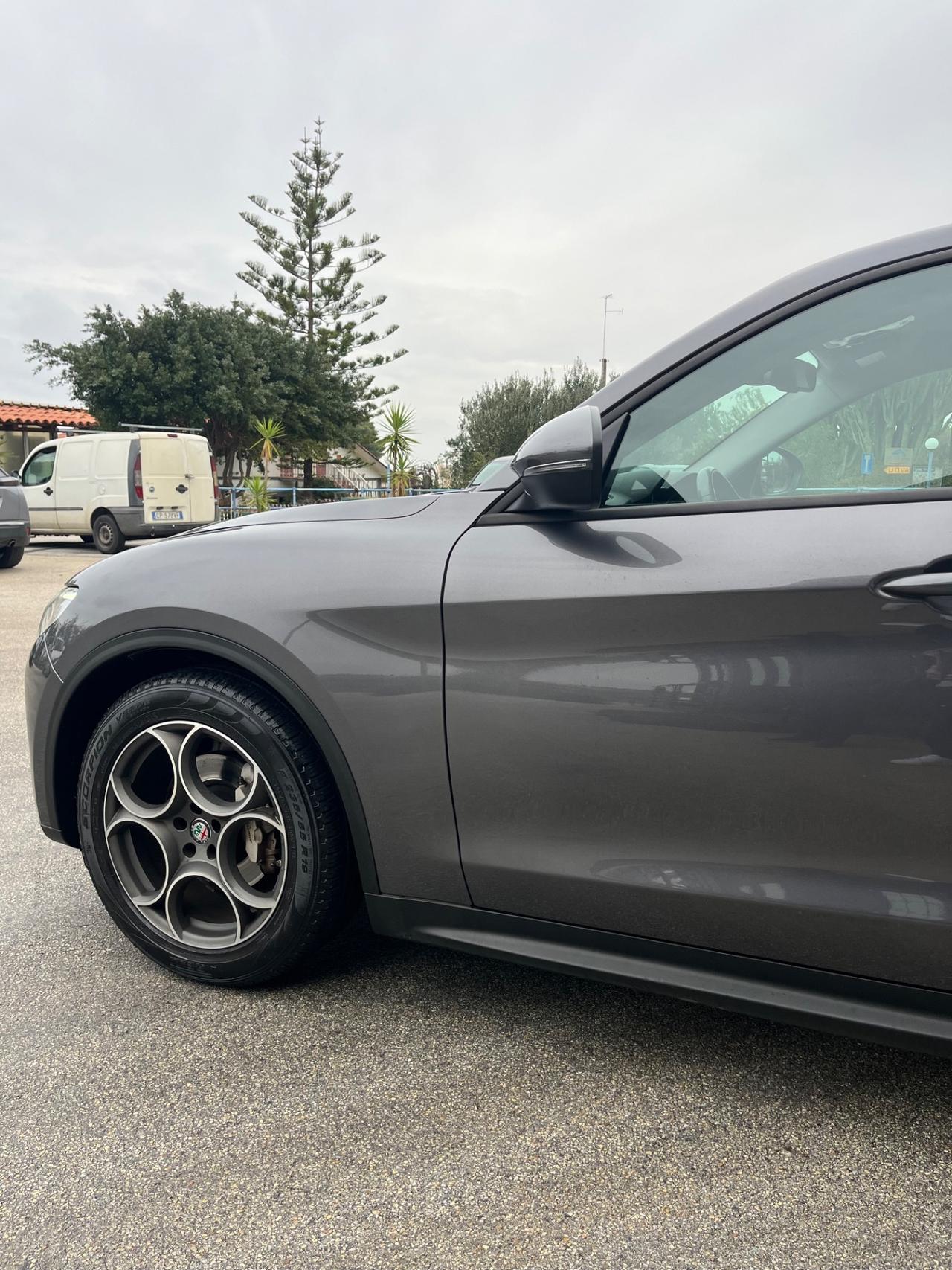 Alfa Romeo Stelvio 2.2 Turbodiesel 180 CV AT8 RWD Executive