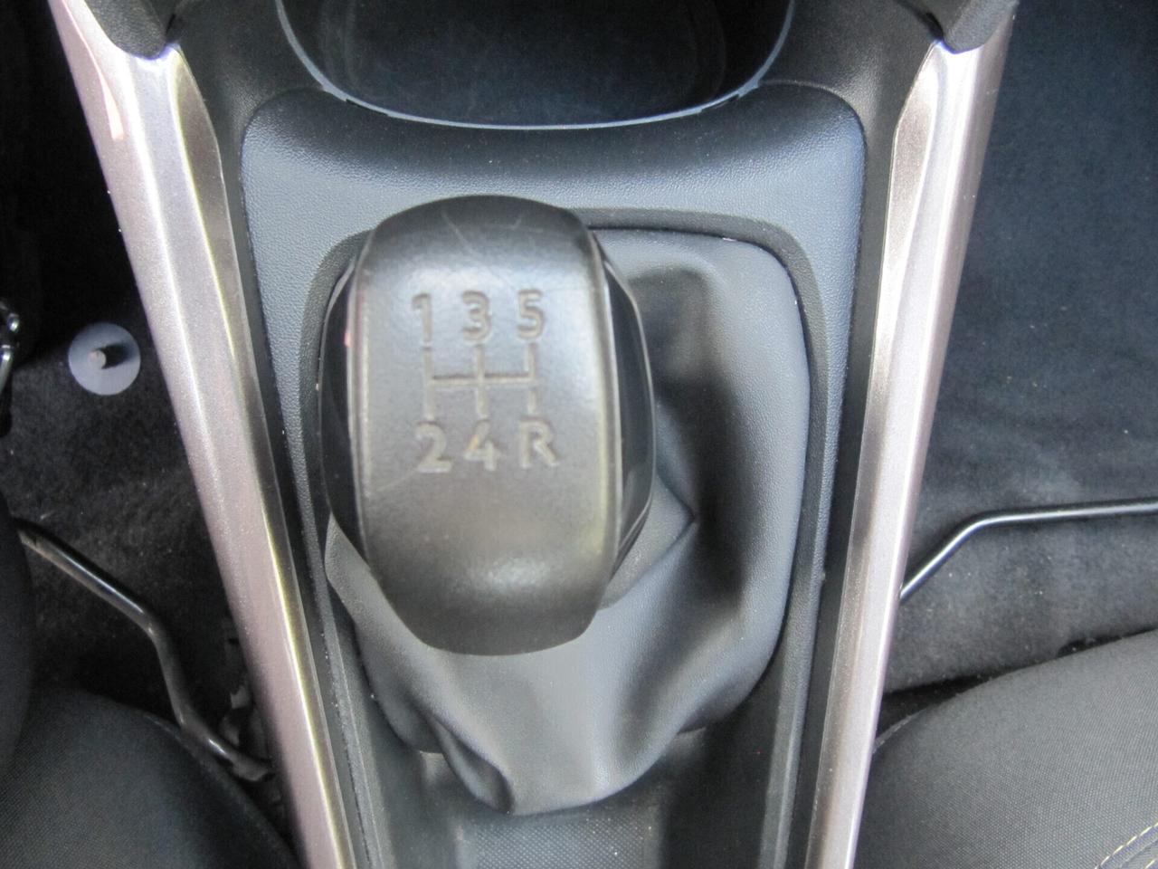 Peugeot 2008 1.2 VTi 82CV Active - BENZINA