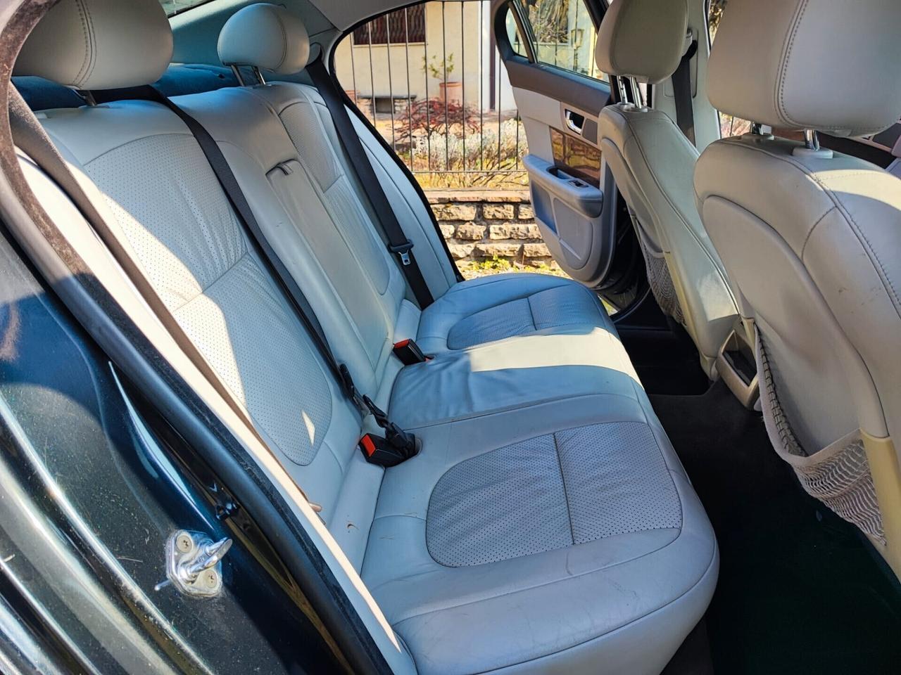 Jaguar XF 2.7D V6 luxury premium tetto panoramico