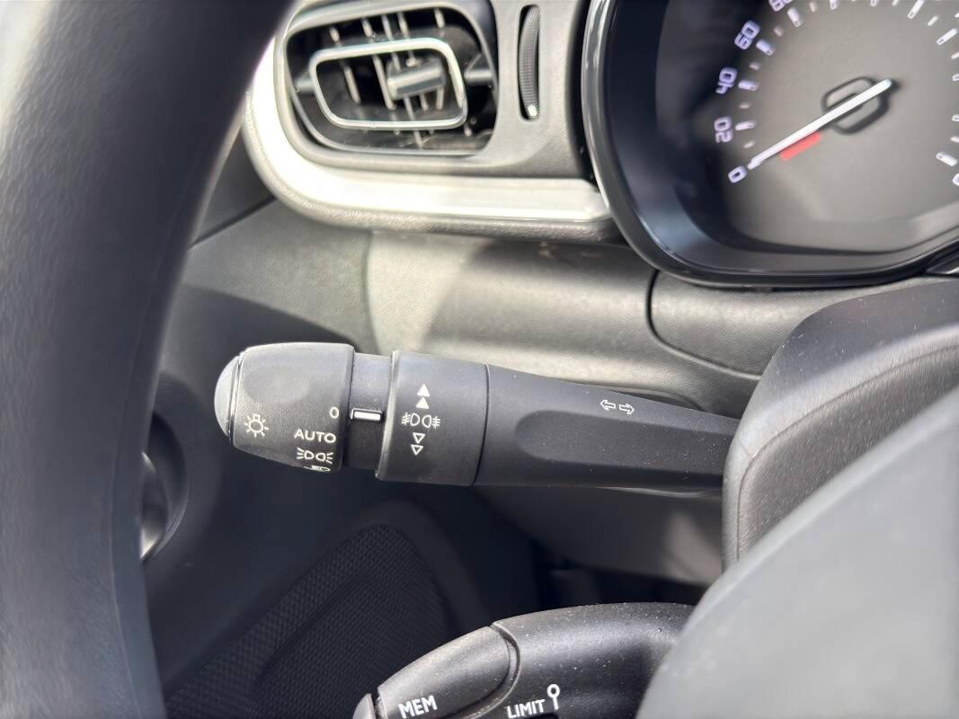 Citroen C3 1.2 puretech Shine s&s 110cv eat6 Con CARPLAY