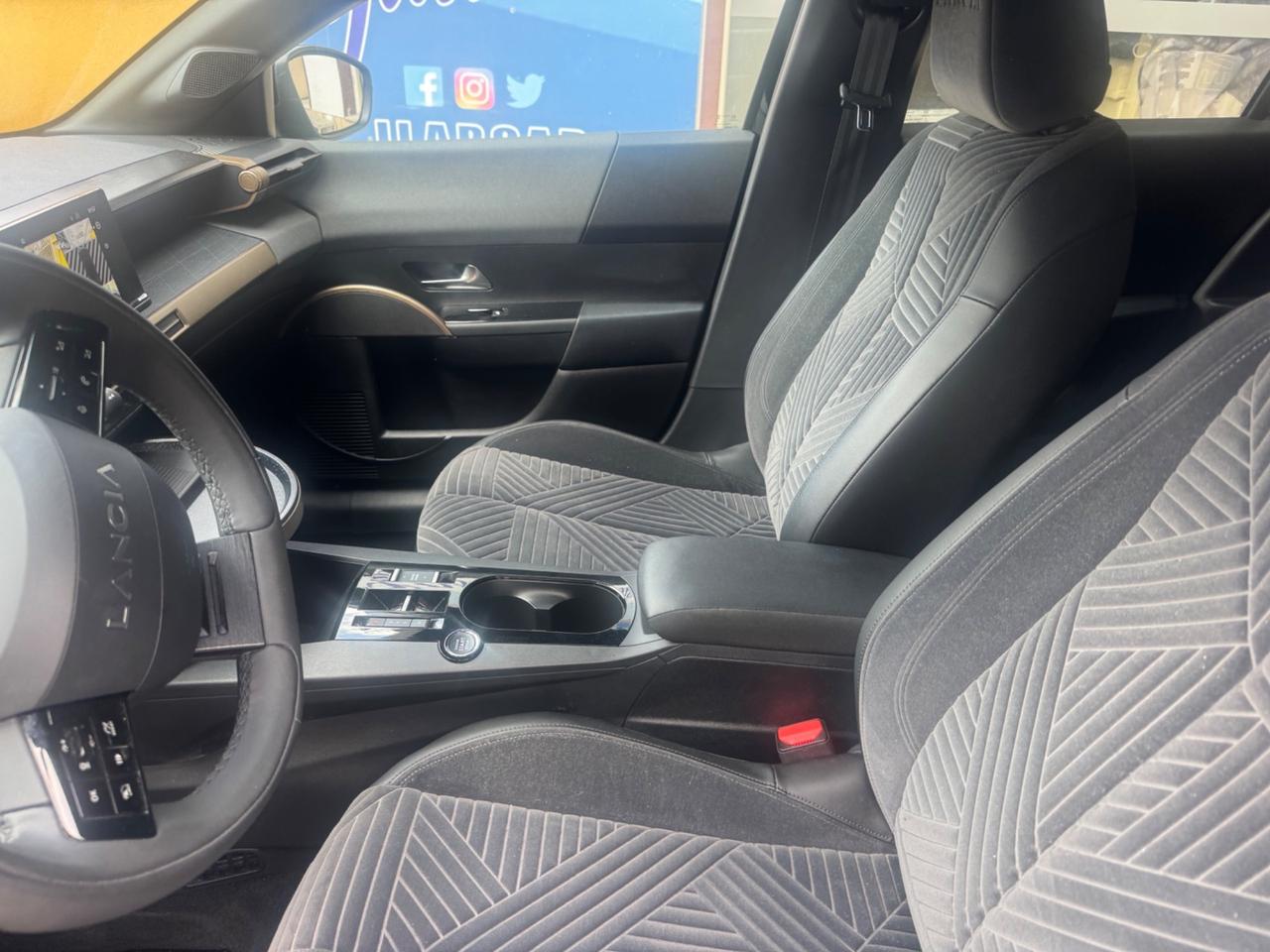 Lancia Ypsilon Hybrid e-DCT Edizione Cassina