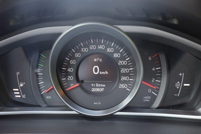 VOLVO V40 D2 2.0d UniPropietario Tagliandata per NEOPATENTAT