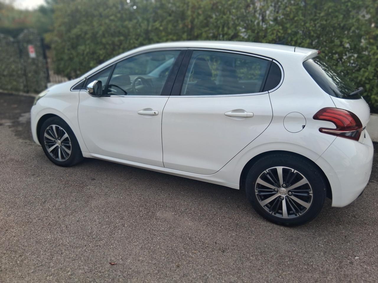 Peugeot 208 PureTech 82 5 porte Allure