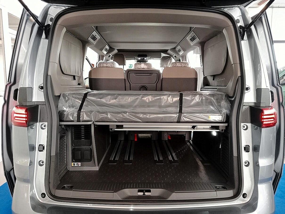 Volkswagen T7 California TOUR TDI DSG LED 360 *OK 104 E AUTOCARRO*