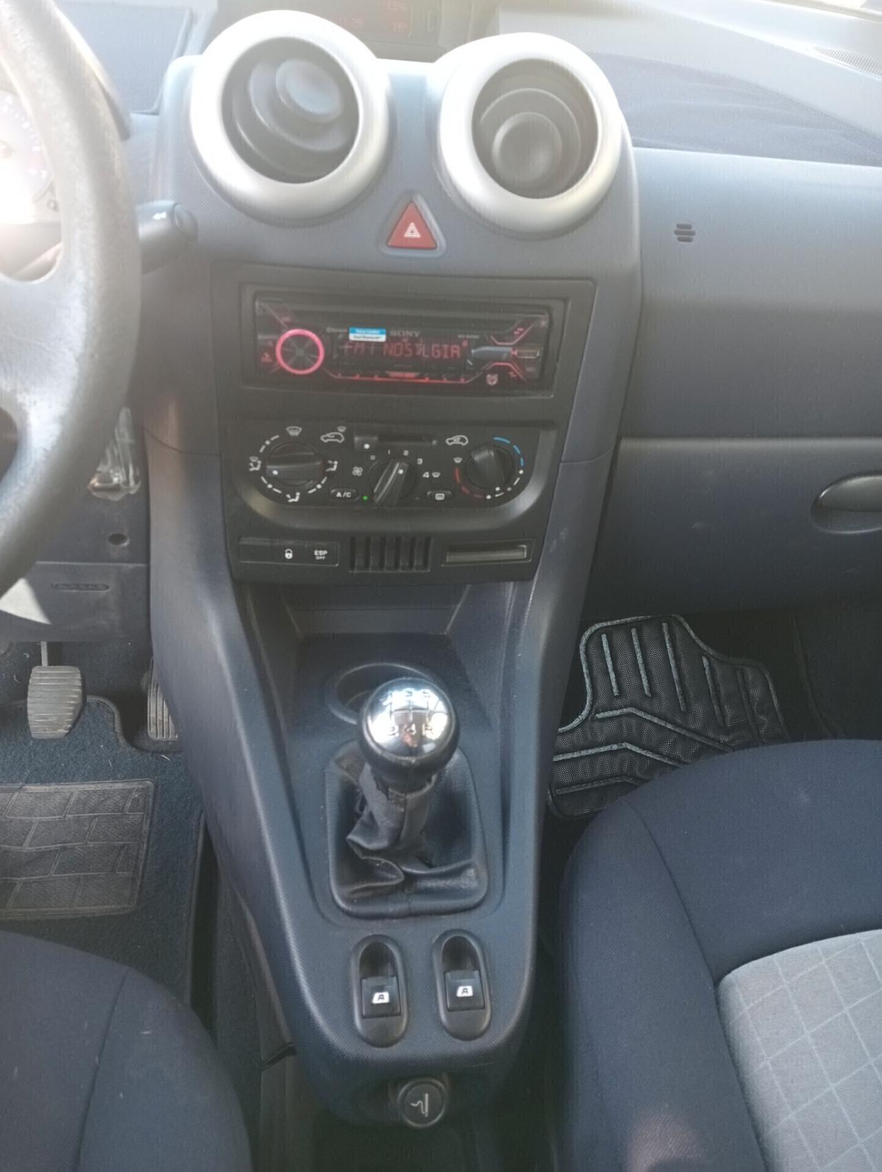 Peugeot 1007 1.4 Happy