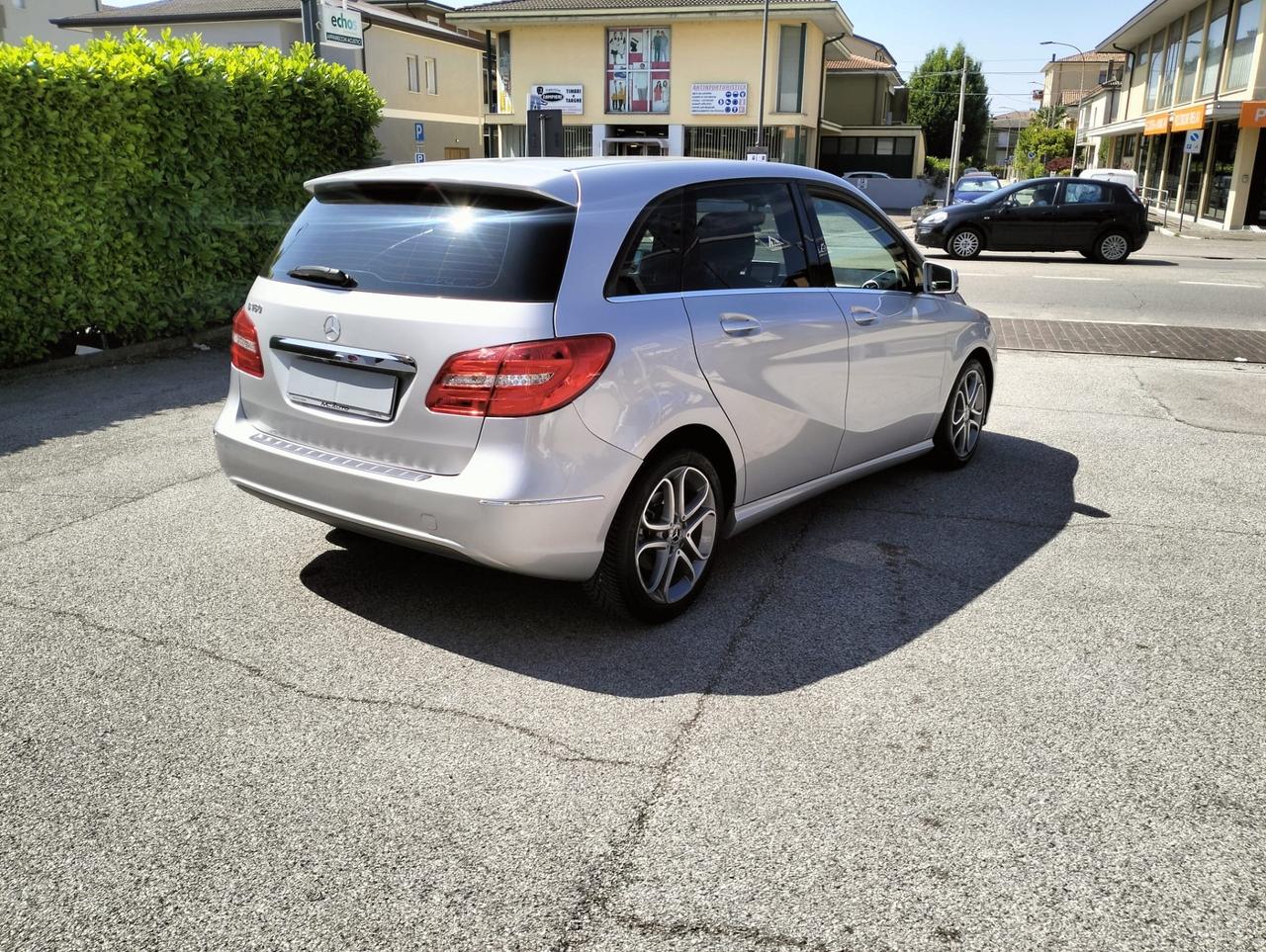 Mercedes-benz B 180 Benz Premium