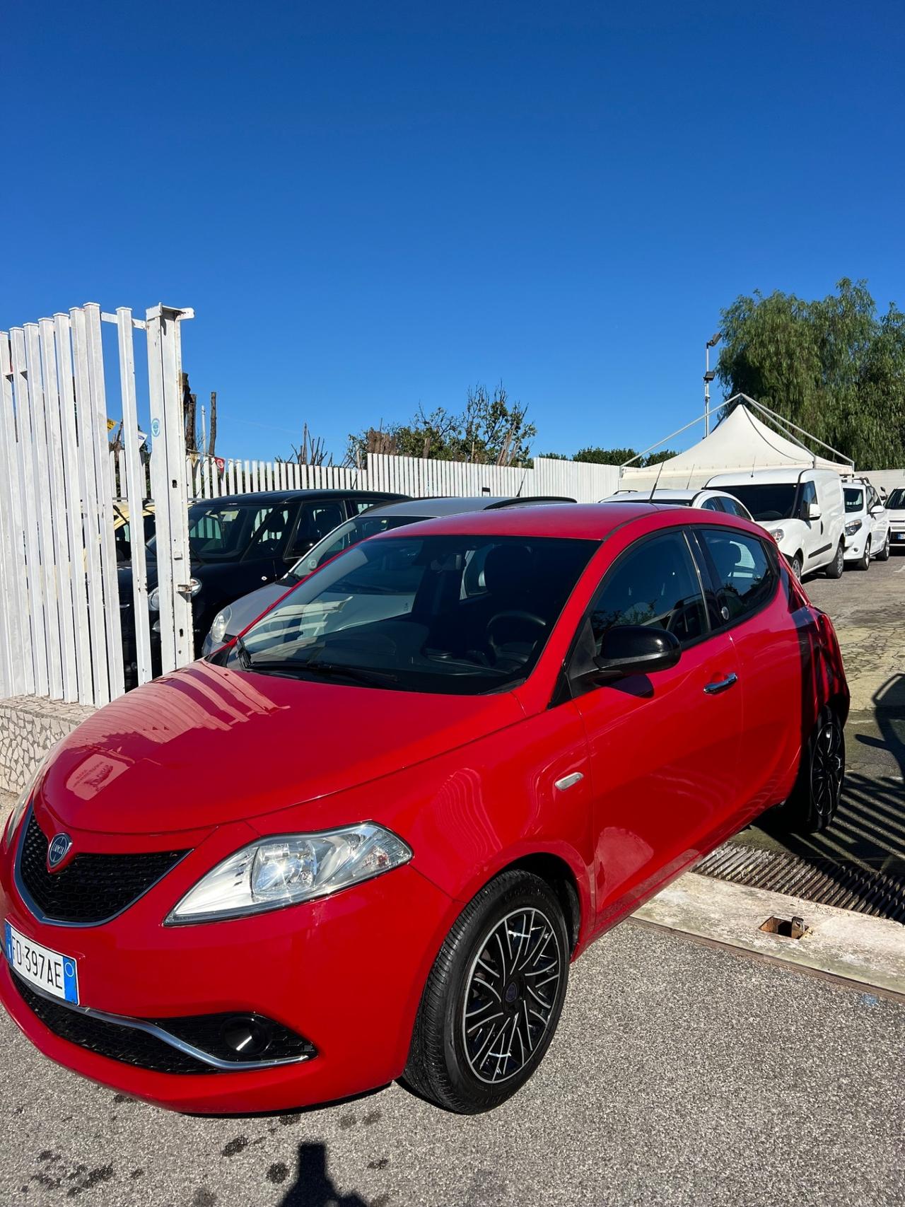 Lancia Ypsilon 1.2 69 CV 5 porte GPL Ecochic Silver