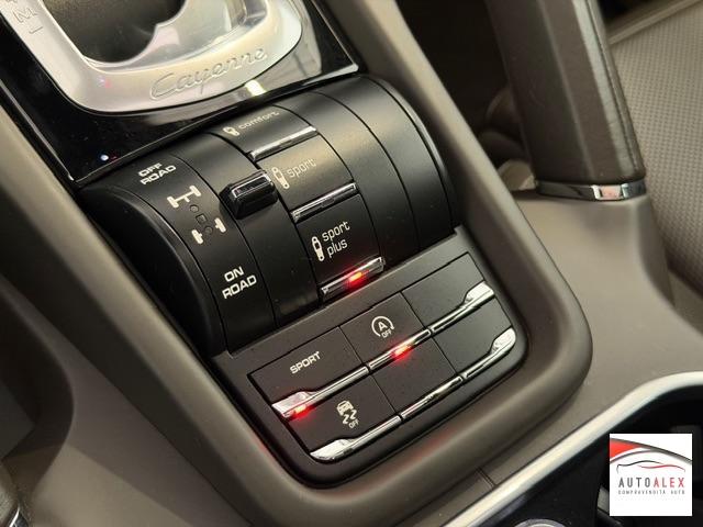 PORSCHE - Cayenne - 3.0 Diesel Platinum Edition