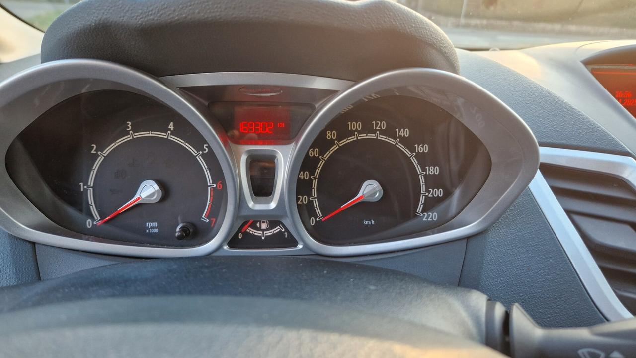 Ford Fiesta 1.4 5 porte Bz.- GPL Titanium Top neopatentati