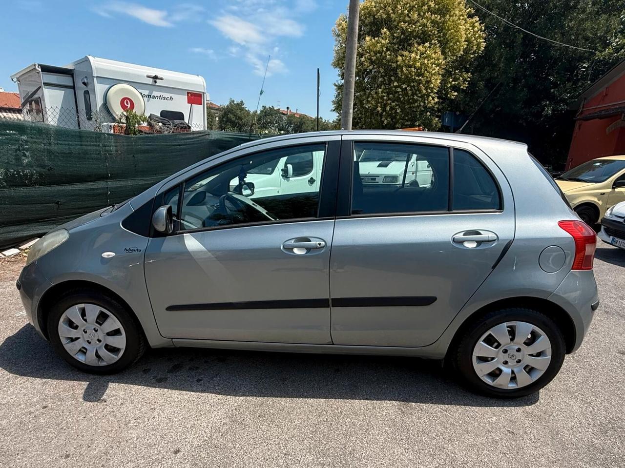 Toyota Yaris II 5p 1.0 Sol - 120.333 km - Neopatentati