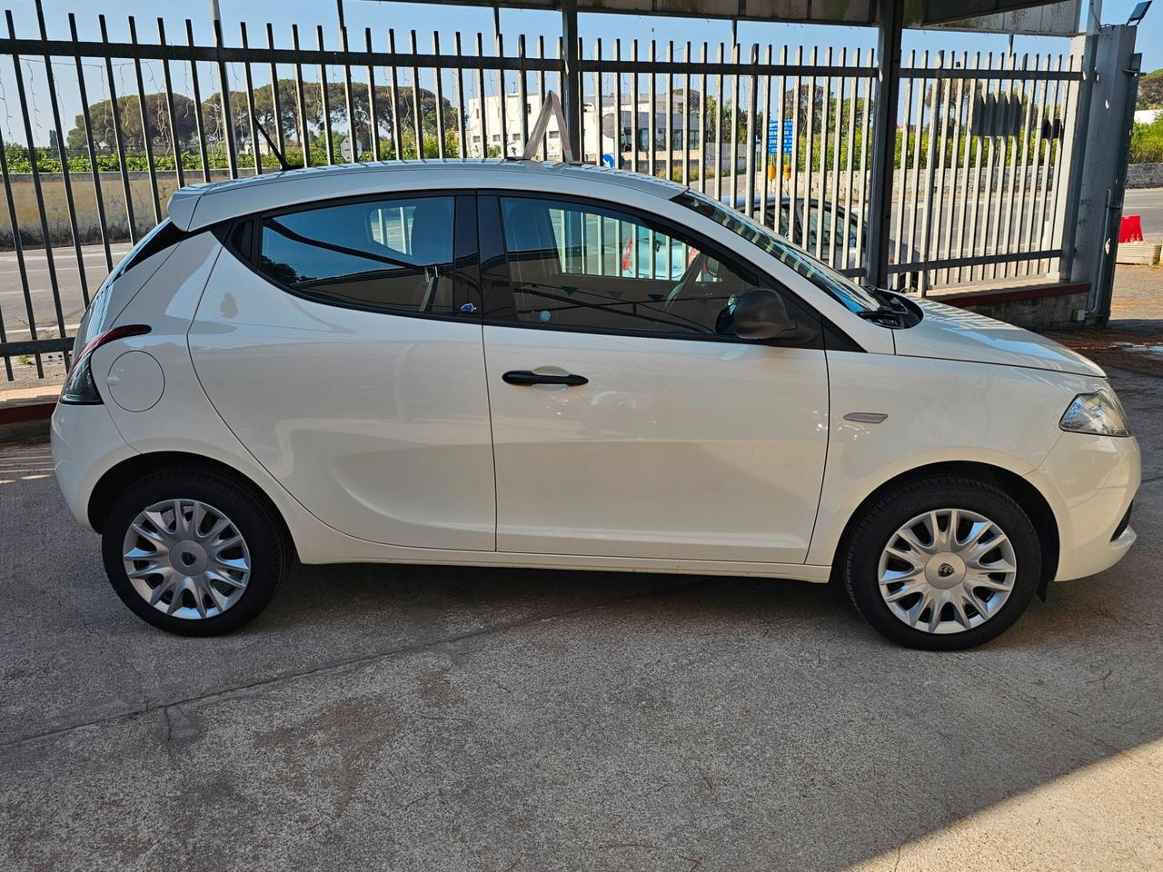Lancia Ypsilon 1.2 GPL Ecochic Elefantino Blu 5P