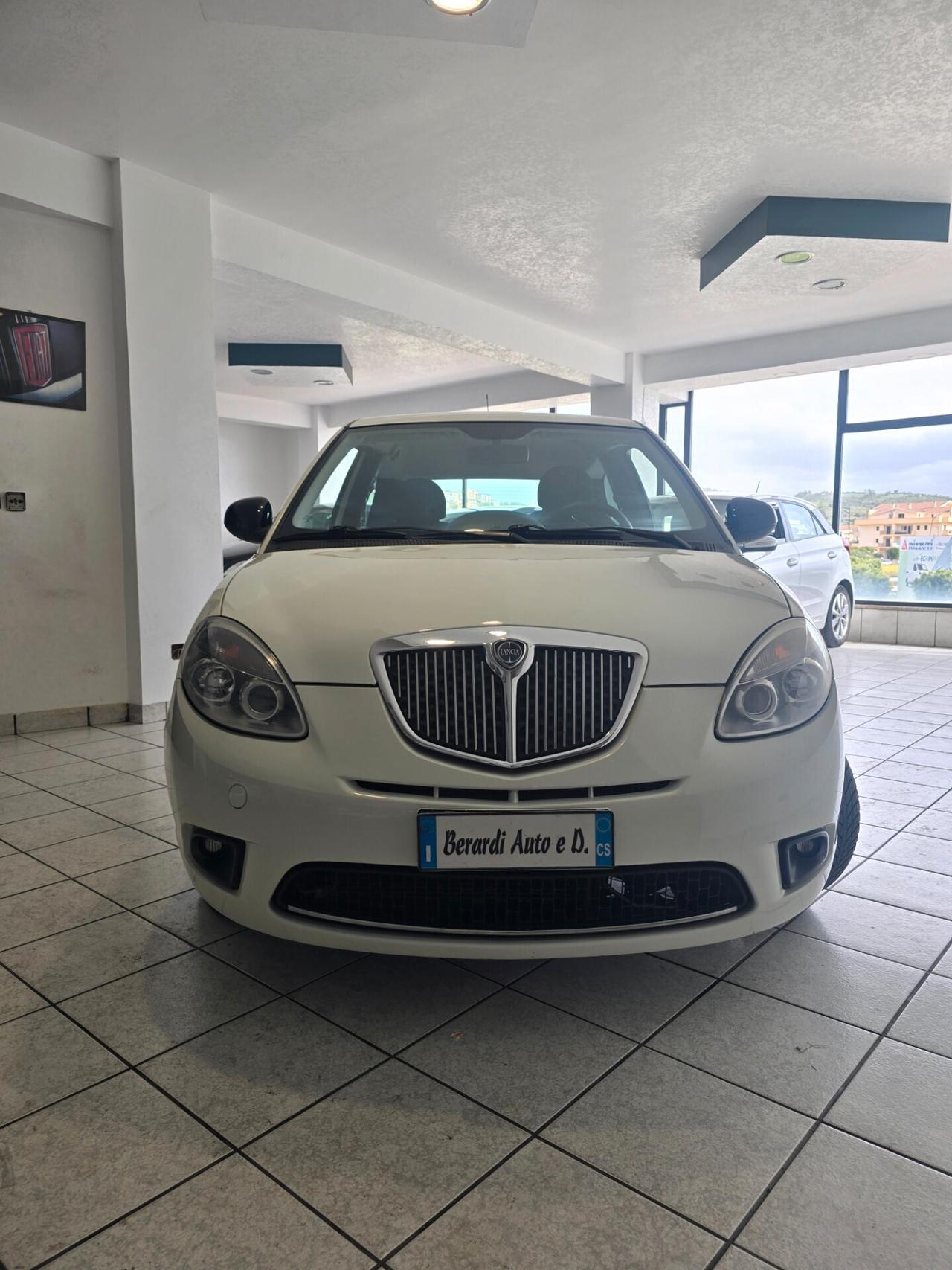 Lancia Ypsilon 1.3 MJT 75 CV Platinum