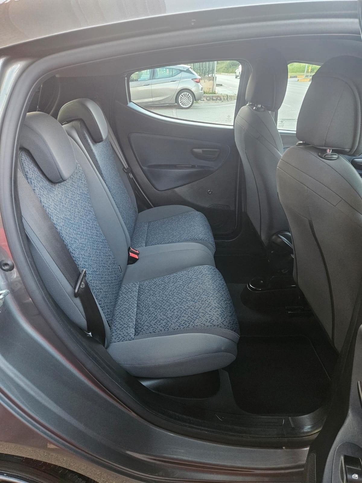 Lancia Ypsilon 1.0 Firefly Hybrid S&S GOLD 70CV