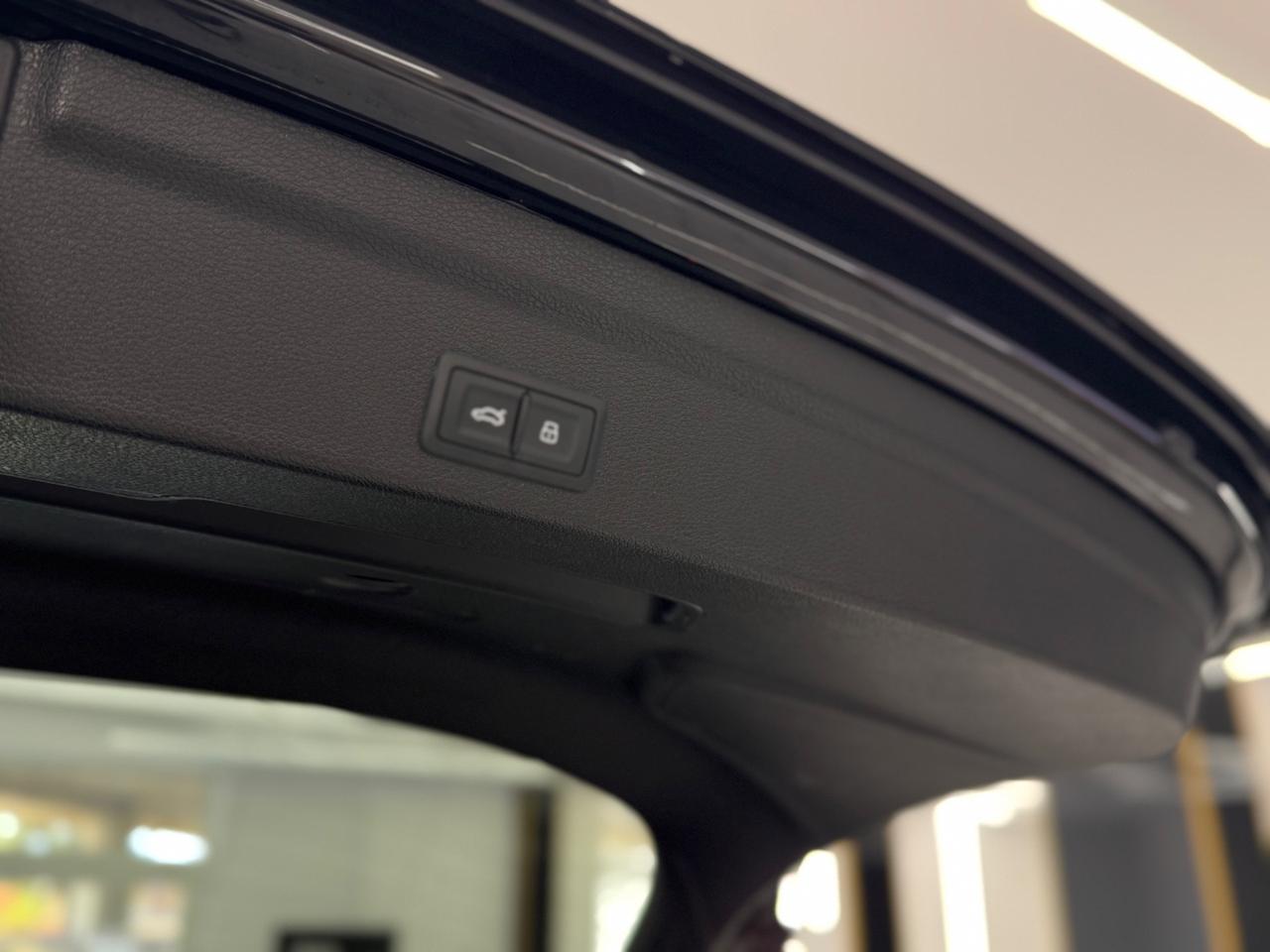 Audi Q3 2.0 TDI S-Tronic S-Line Identity Black