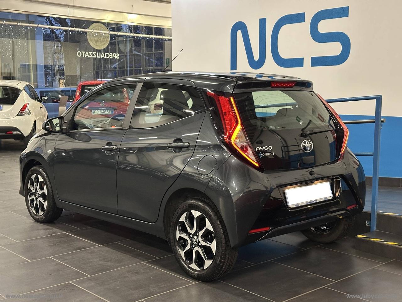 TOYOTA Aygo Connect 1.0 VVT-i 72 CV 5p. x-play