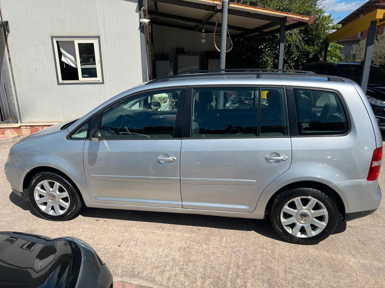 Volkswagen Touran 2.0 TDI 136CV Trendline 7 POSTI