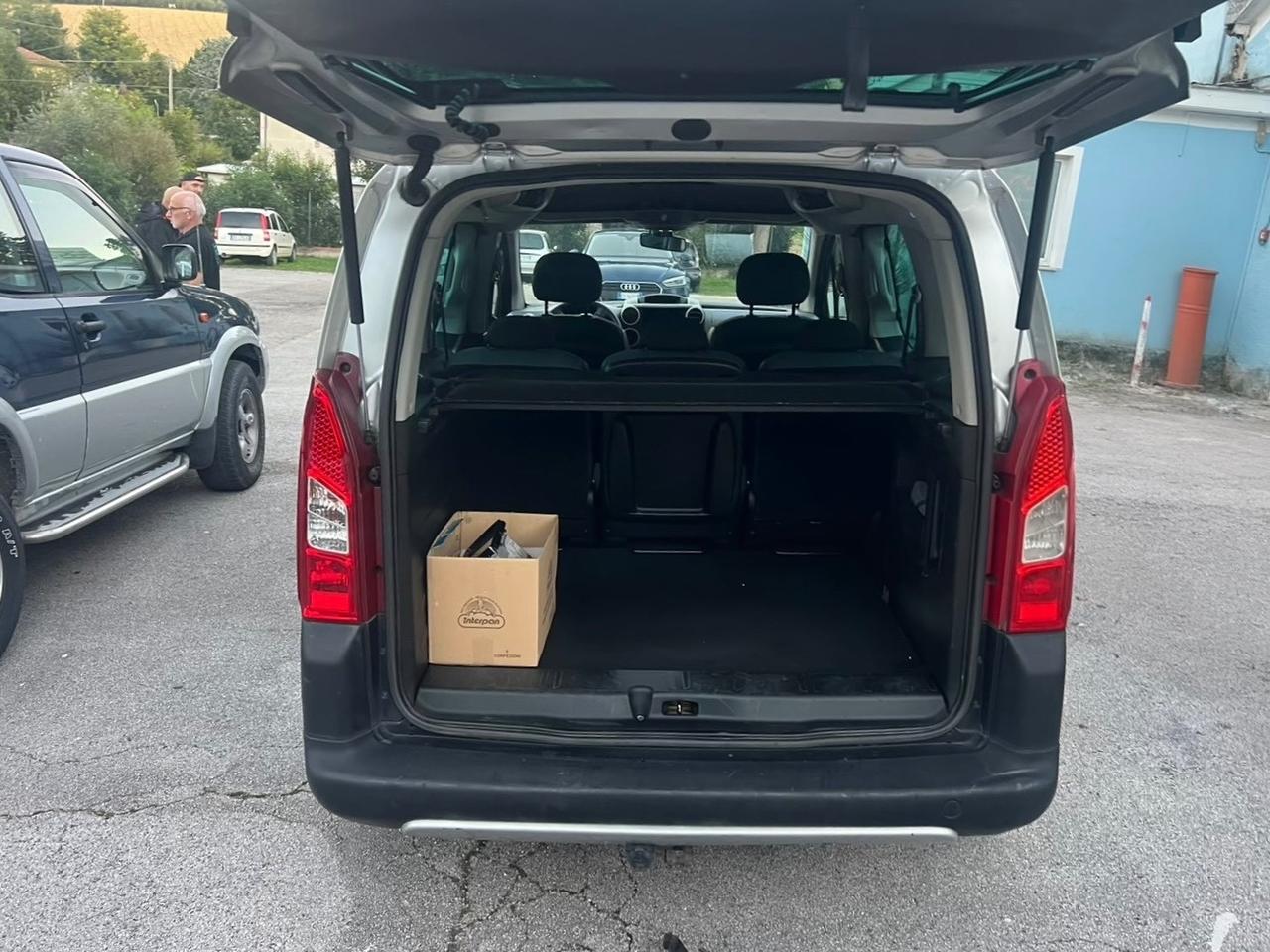 Citroen berlingo 5posti 1.6 HDi gancio traino Neopatentati