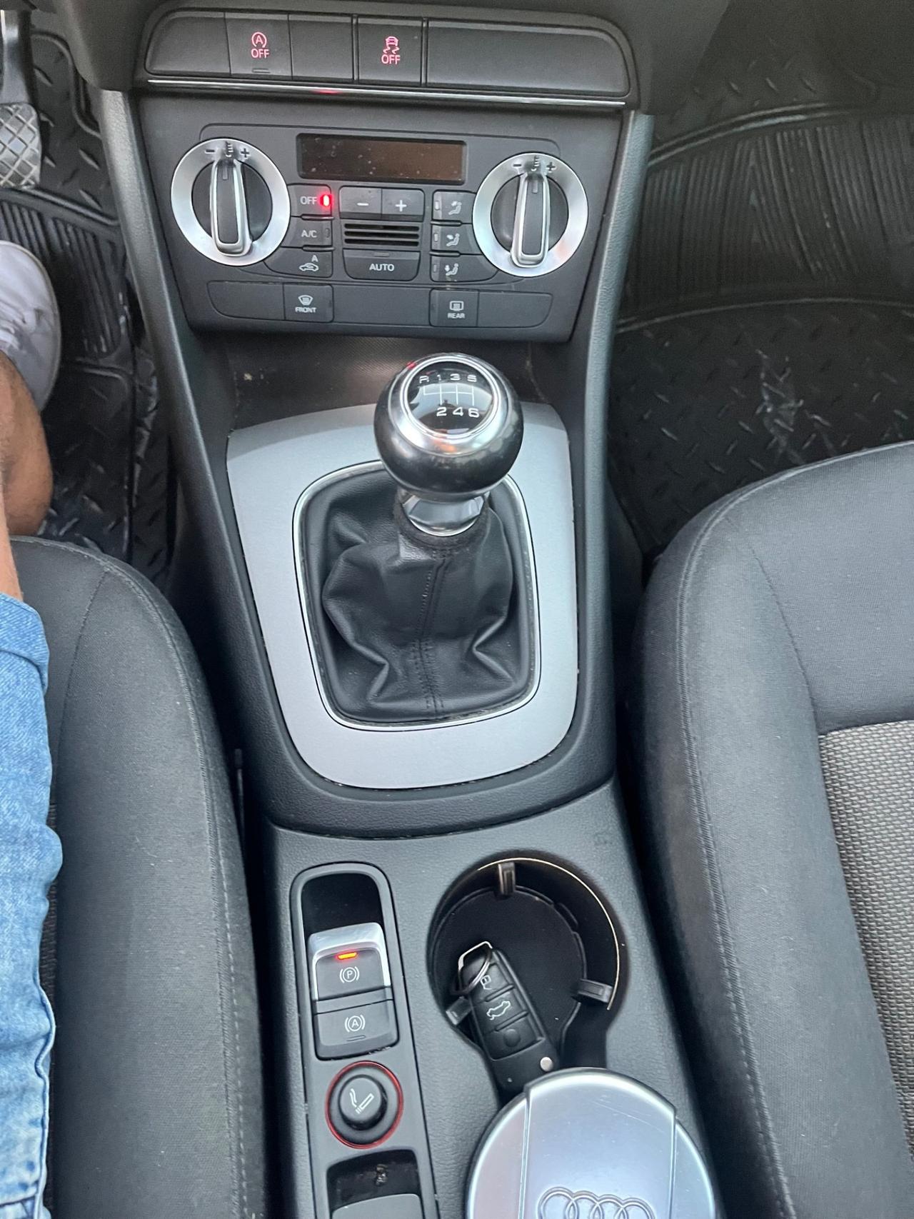 Audi Q3 2.0 TDI S-Line con navigatore uxno tetto apribile