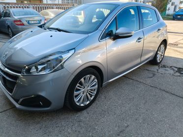 Peugeot 208 anno 2019 full optional