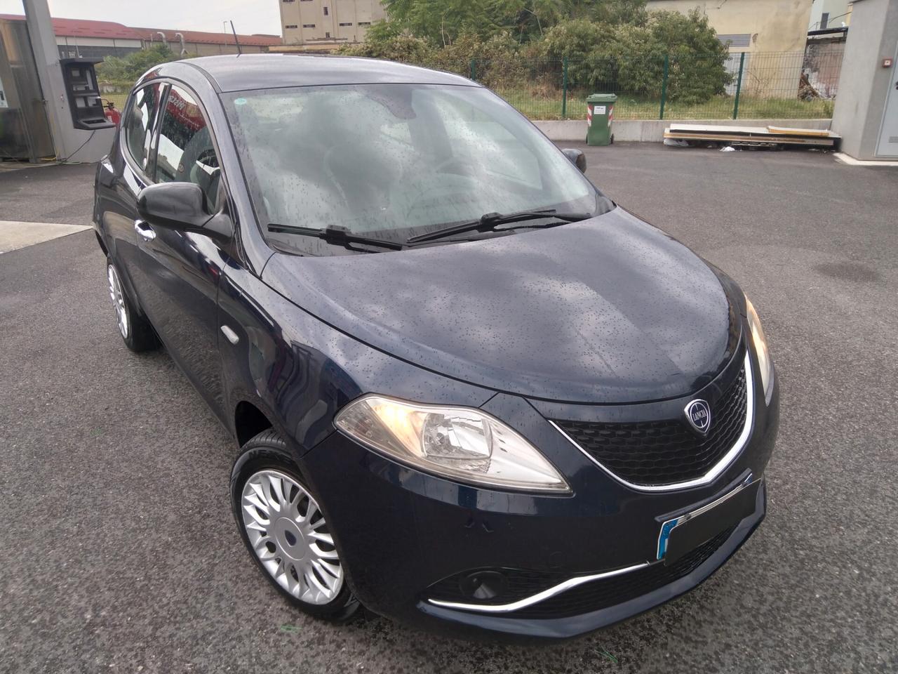 Lancia Ypsilon 0.9 TwinAir 85 CV 5 porte Metano Ecochic Platinum