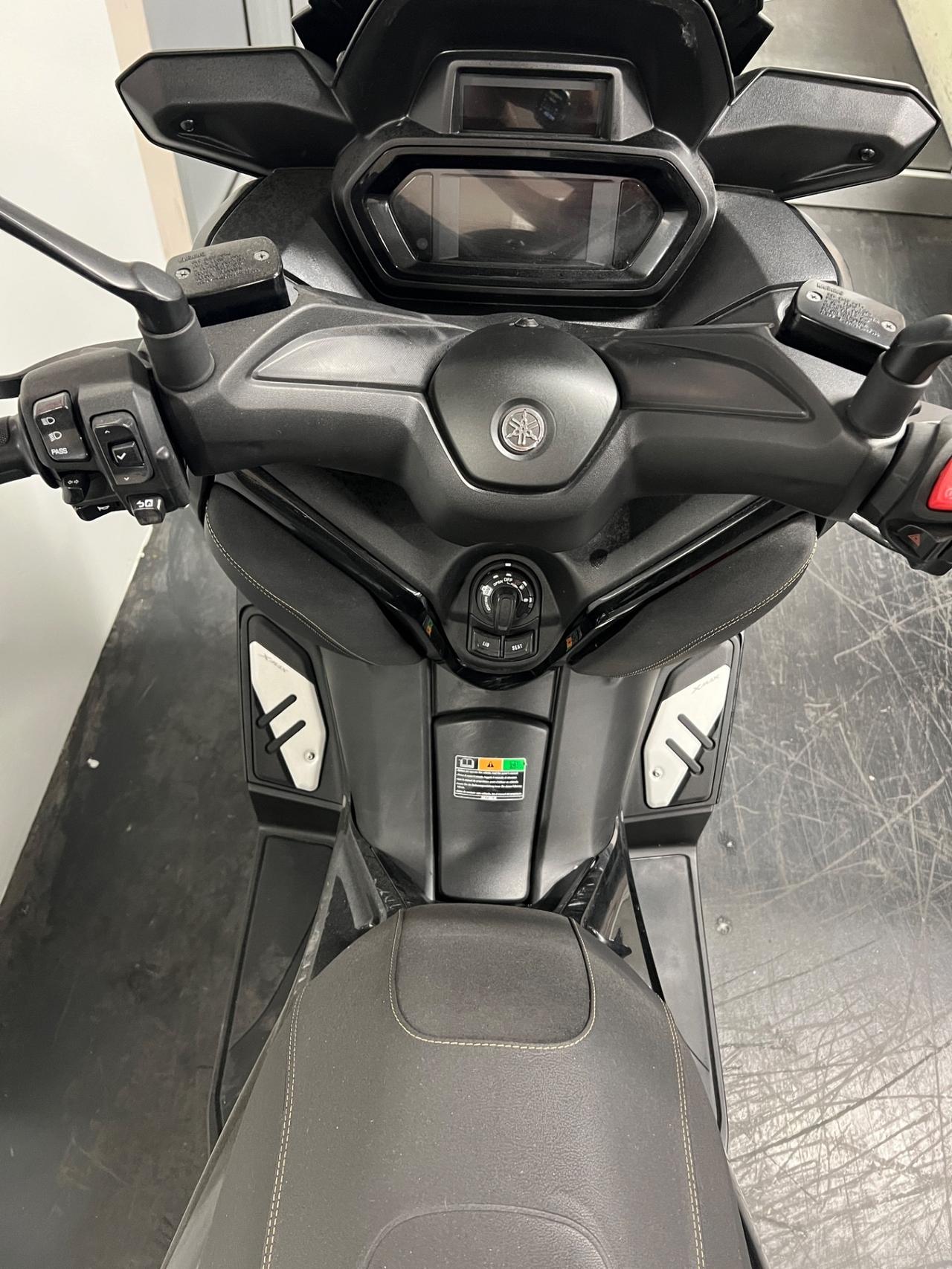 Yamaha X-Max 300 tech max