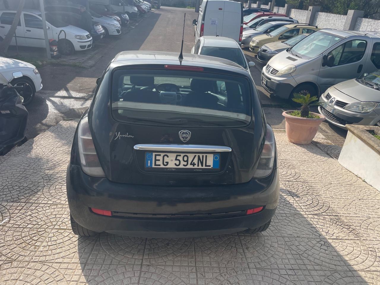 Lancia Ypsilon 1.3 MJT 75 CV Platinum leggi annuncio