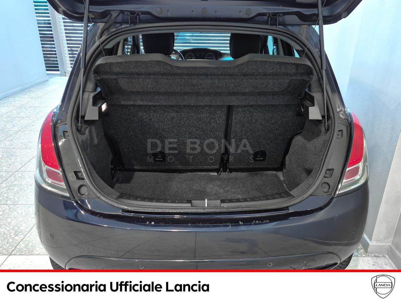 Lancia Ypsilon 1.2 silver 69cv