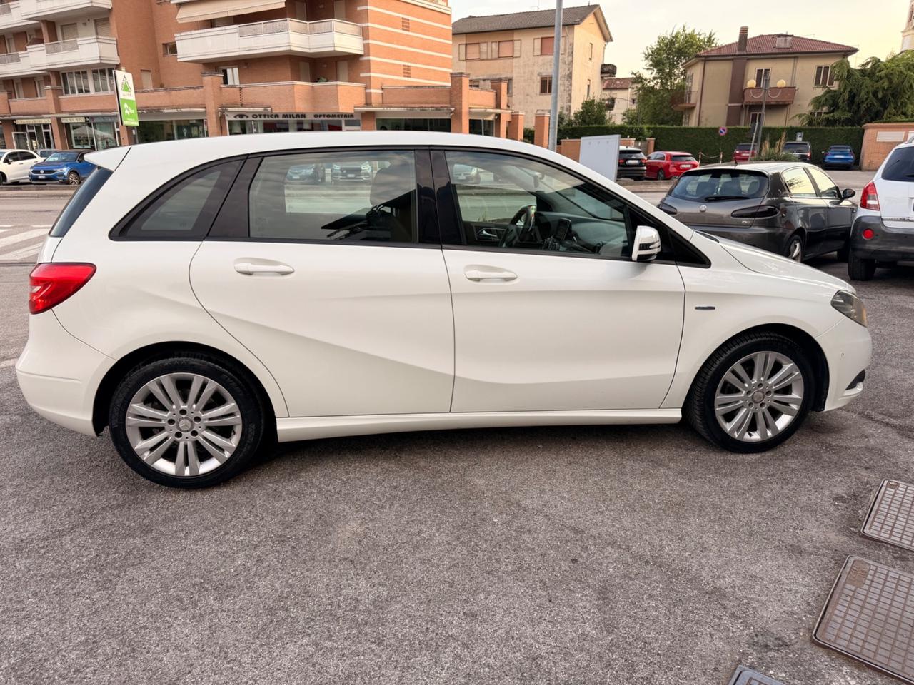 Mercedes B 180 BENZINA NEOPATENTATI GARANZIA 12/24M