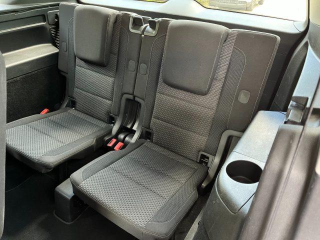 VOLKSWAGEN Touran 1.6 TDI 115 CV SCR DSG R LINE EXCLUSIVE *7 POSTI*