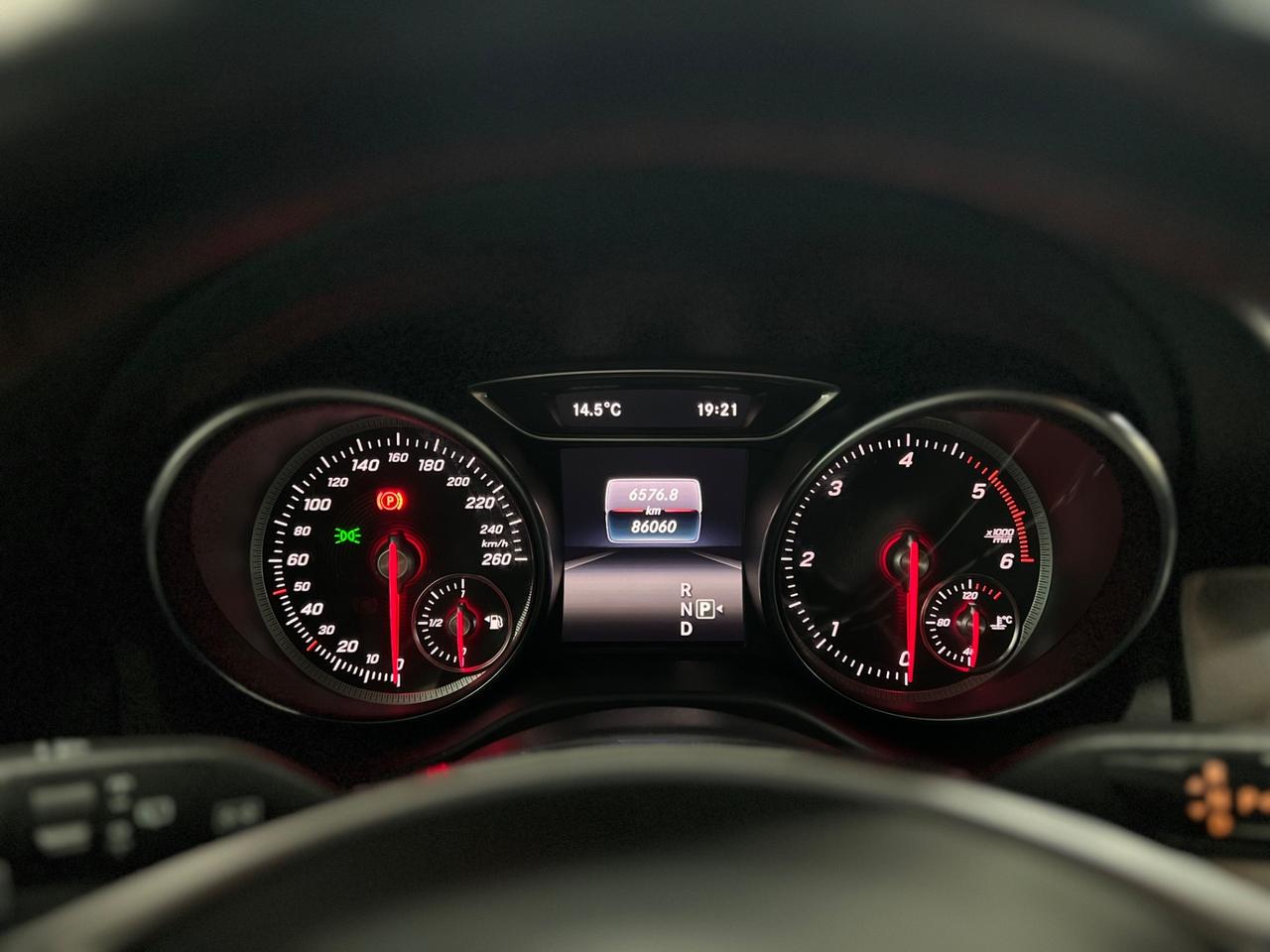 Mercedes Benz GLA 200d Aut. Premium AMG 136 cv