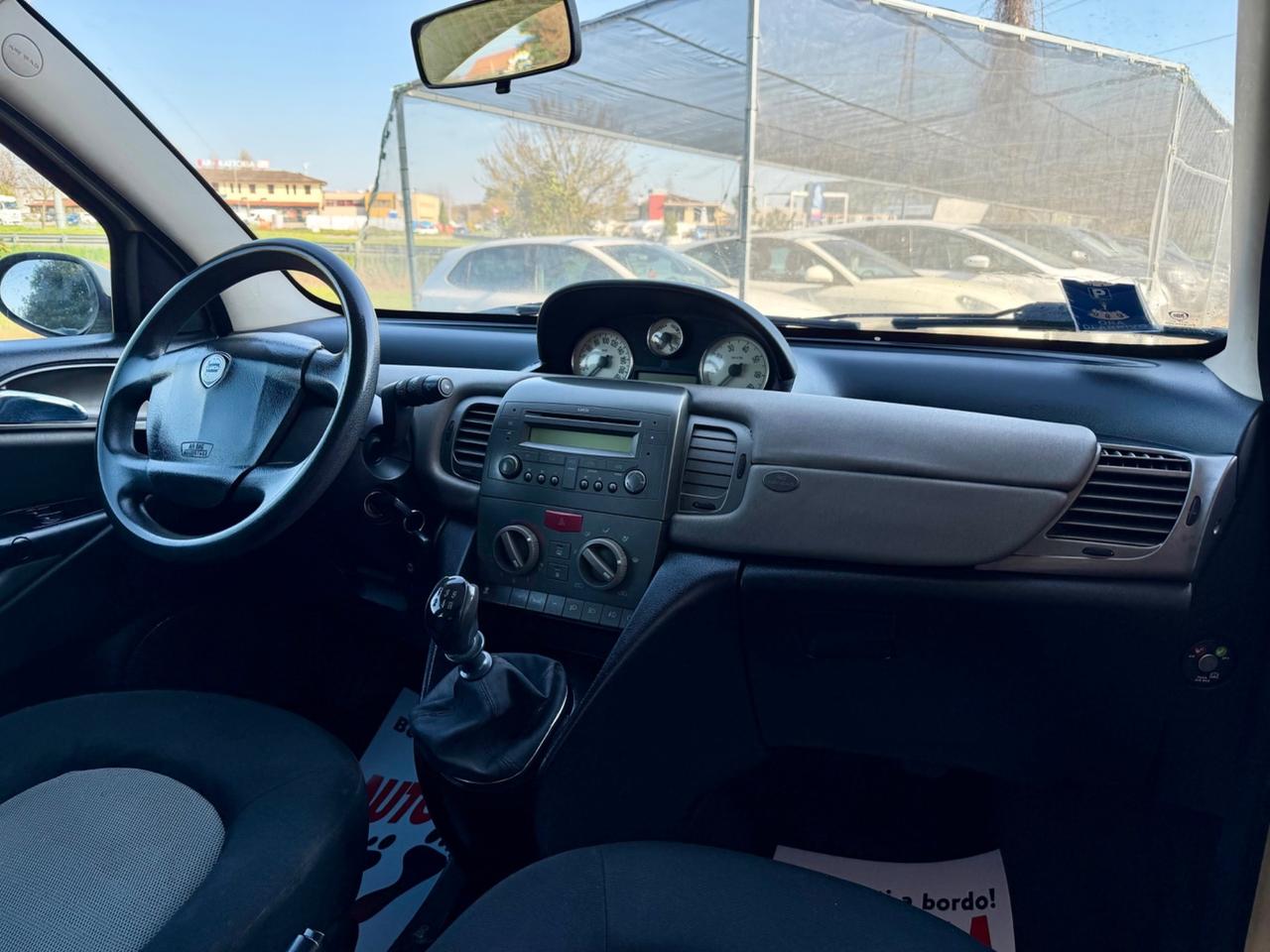 Lancia Y 1.2 benzina ok neopatentati ! ! !