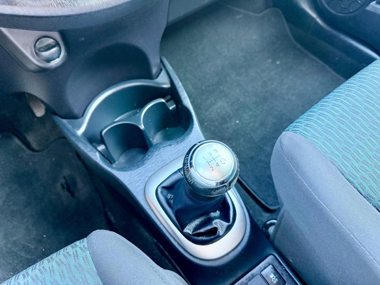 Toyota Yaris 1.0benz 2012 120.000km per neopatentati
