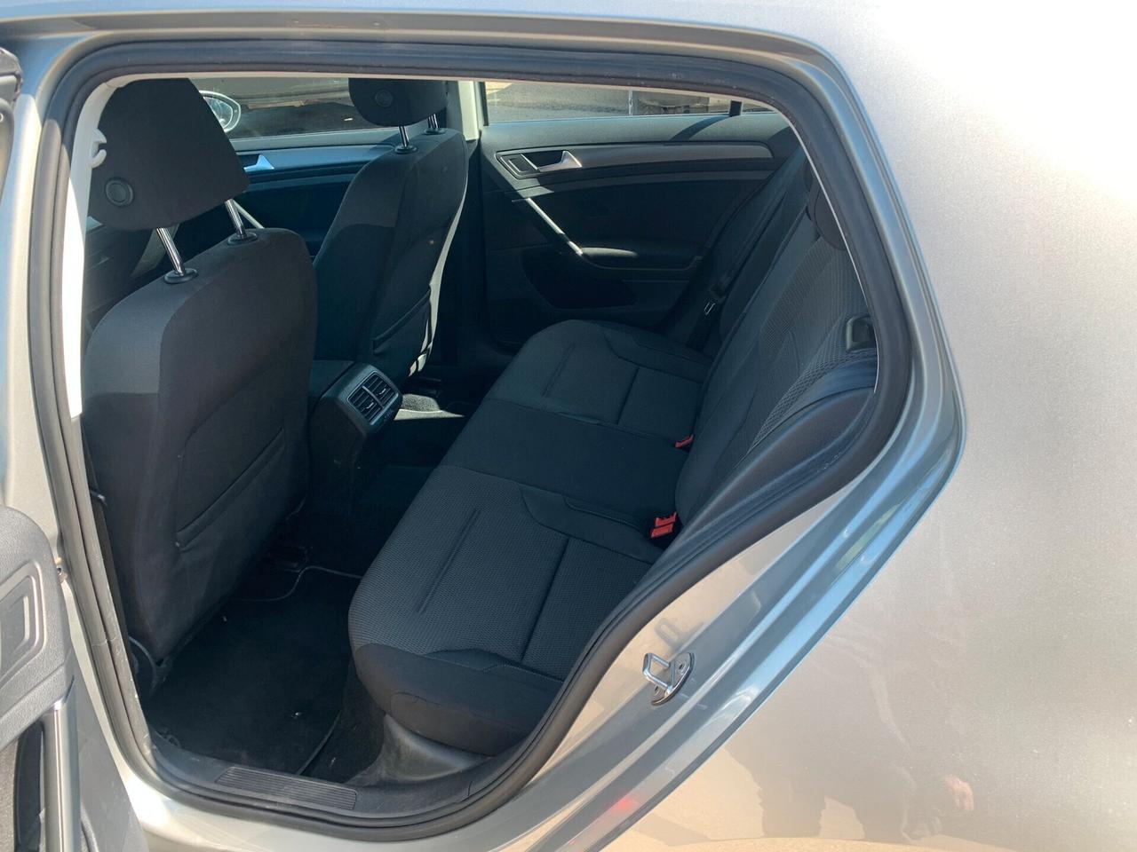 Volkswagen Golf neo patentati,full optional, tutto tagliandato, 195000 km, anno 2018, unico proprietario, euro 6