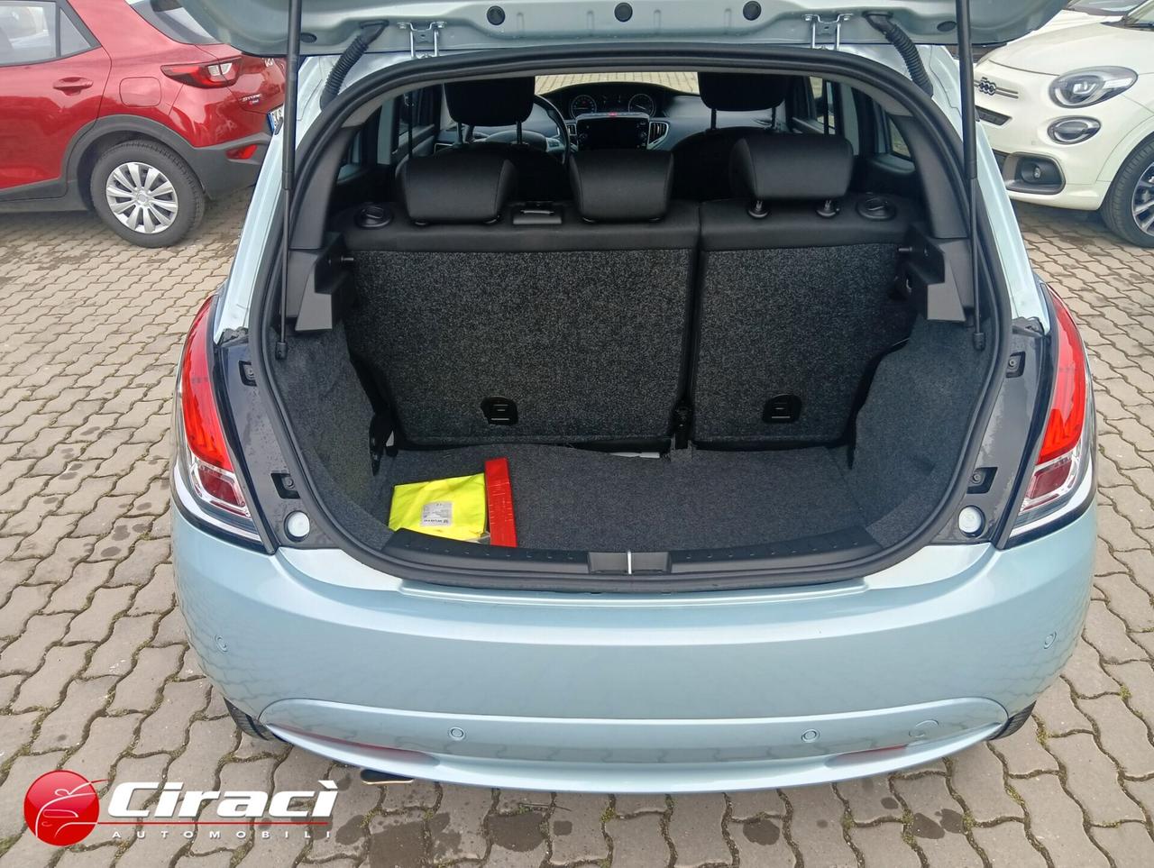 Lancia Ypsilon 1.0 5 p Hybrid Platino
