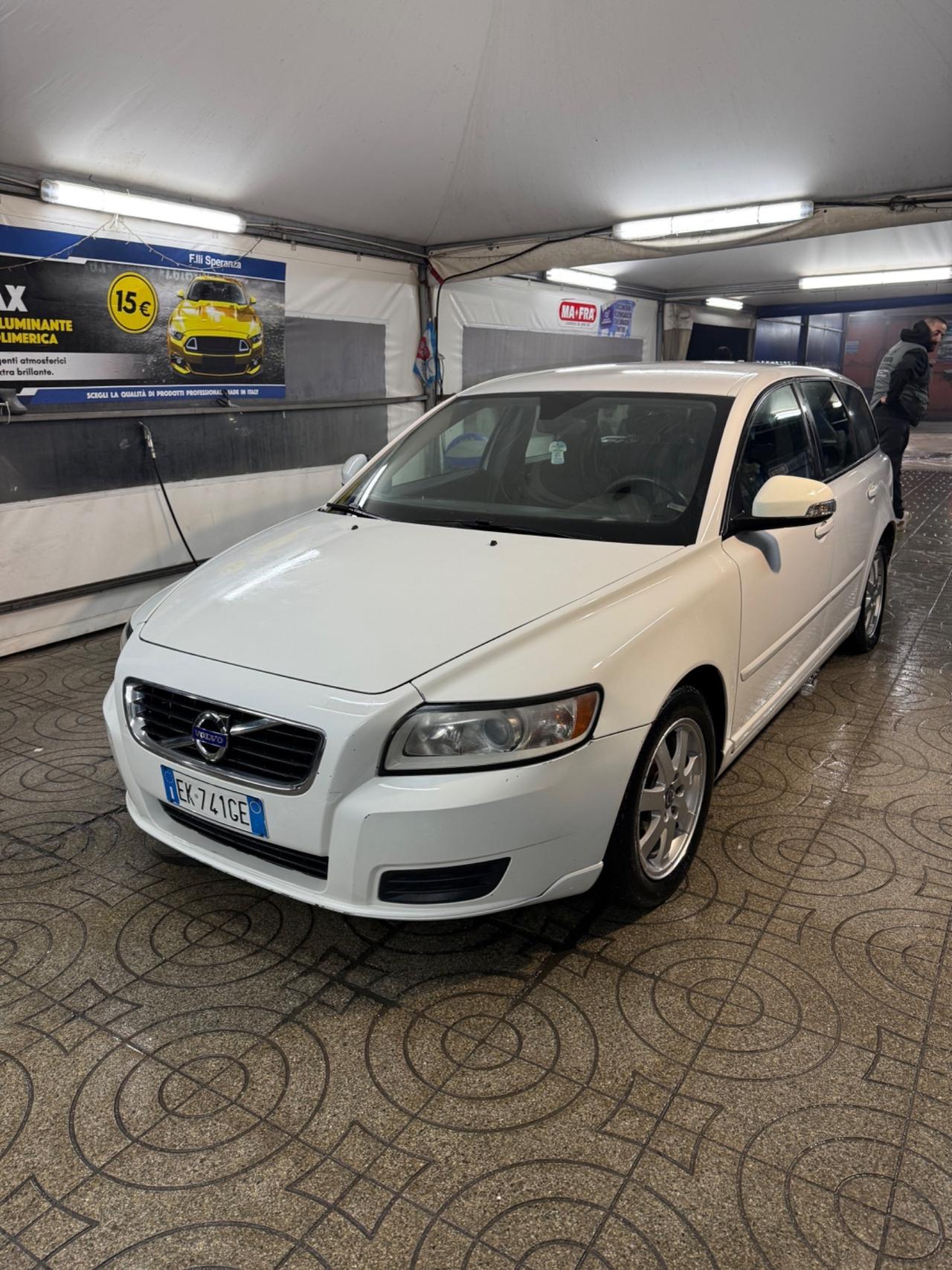 Volvo V50 D2 R-design