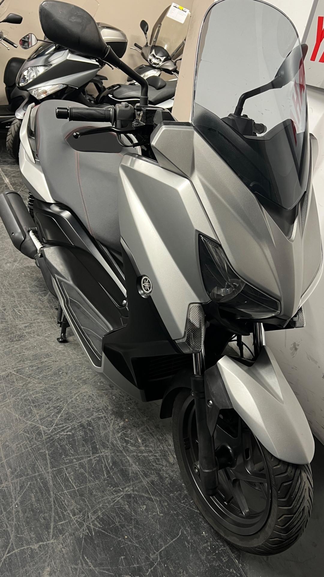Yamaha X-Max 250