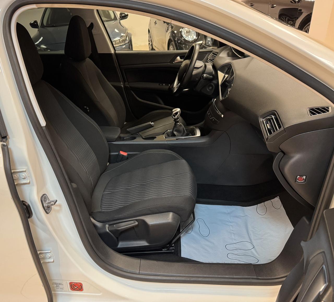 Peugeot 308 BlueHDi 120 S&S SW Allure
