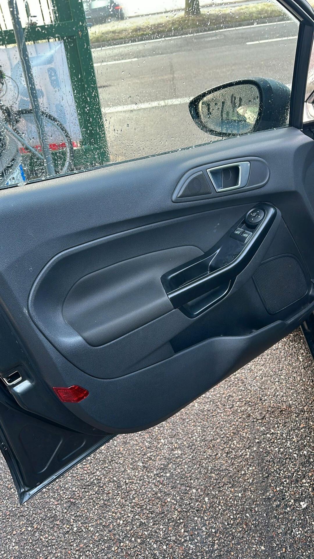 Ford Fiesta 1.2 60CV 5 porte Titanium