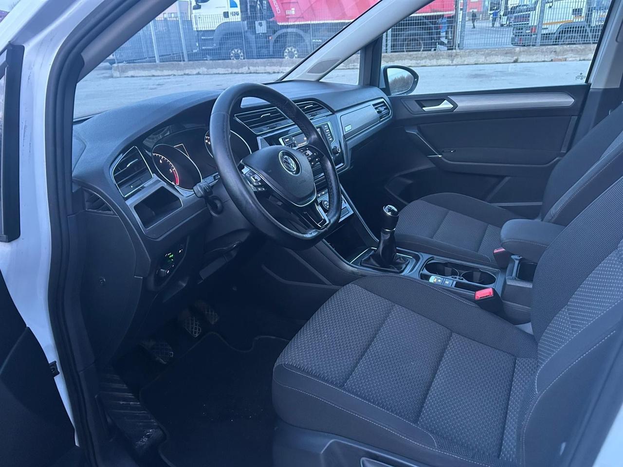 Volkswagen Touran ..7 Posti..2016 diesel 1.6 euro 6