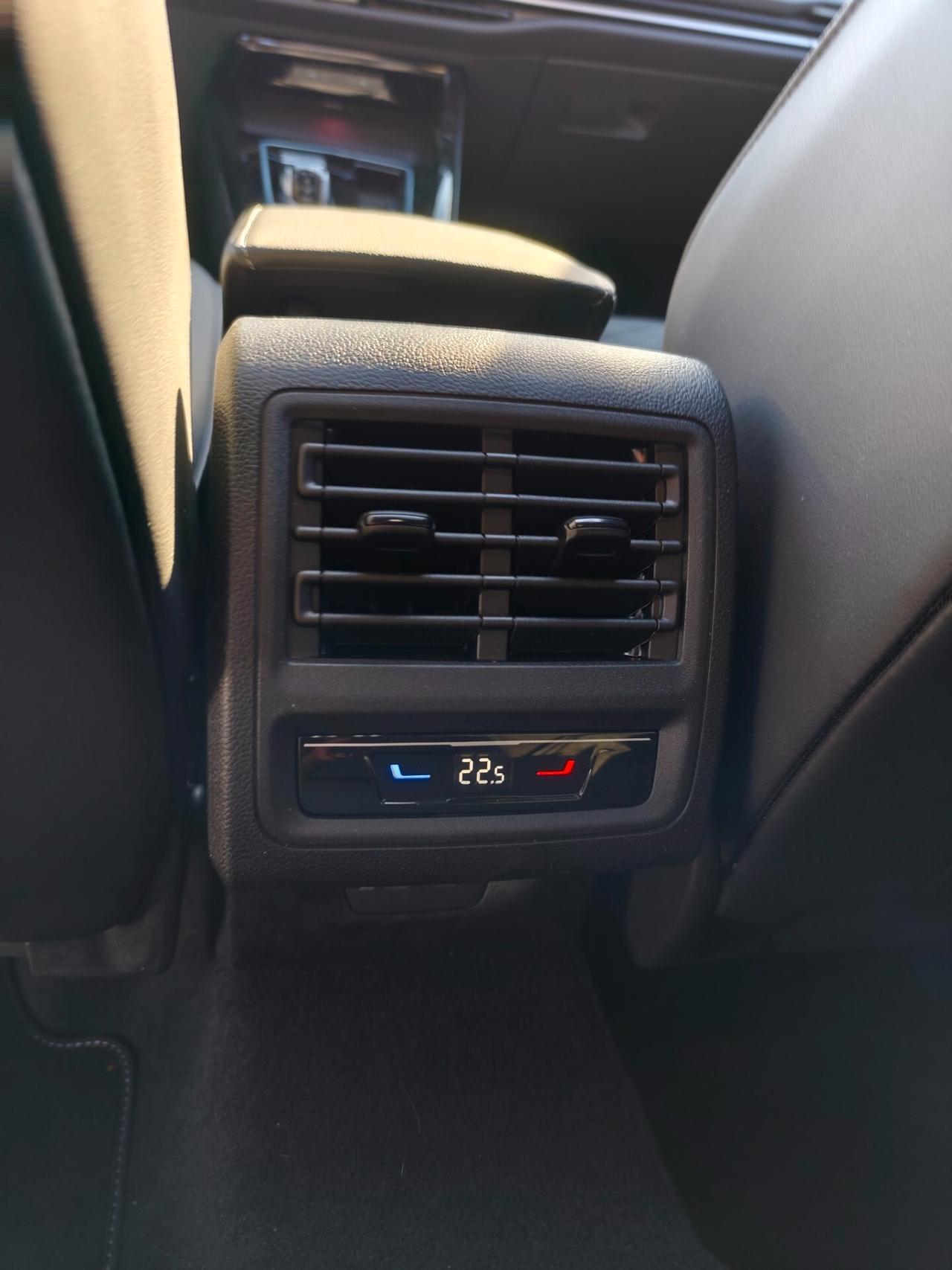 Volkswagen Golf 2.0 TDI 150 CV DSG SCR R-Line 11/2024