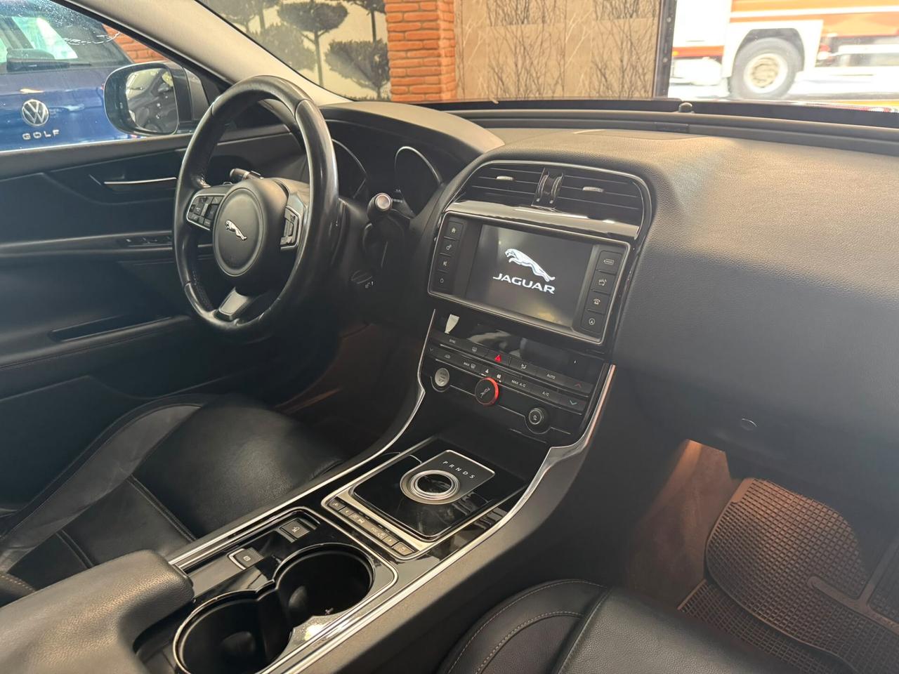 Jaguar XE 2.0 D 180 CV aut. Portfolio